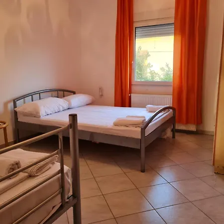 Pomegranate Apartment *