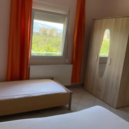 Pomegranate شقة فلورا